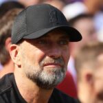 Alexis Mac Allister z Liverpoolu vyzerá skľúčene po tom, čo Nicolo Savona z Nottinghamu Forest (bez obrázku) strelil druhý gól svojho tímu počas zápasu Premier League medzi Liverpoolom a Nottinghamom Forest na Anfielde 22. novembra 2025 v Liverpoole v Anglicku.