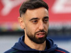 Správy z Man Utd: Bruno Fernandes hovorí o „chybe“ spoluhráča, keďže exil hviezdy za 40 miliónov libier pokračuje Bruno Fernandes oslavuje s Cristianom Ronaldom z Portugalska po strelení druhého gólu svojho tímu