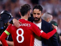 Správy z Man Utd: Bruno Fernandes posiela správu Rubenovi Amorimovi, keďže je plánované pretrasenie v strede poľa Bruno Fernandes.