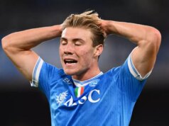 Správy z Man Utd: Návrat Rasmusa Hojlunda je jasný a kluby plánujú stretnutie Sklamanie Rasmusa Hojlunda z Neapola počas zápasu Serie A medzi SSC Neapol a Janov CFC na Stadio Diego Armando Maradona 5. októbra 2025 v talianskom Neapole