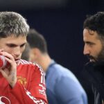 Alejandro Garnacho z Chelsea oslavuje strelenie prvého gólu svojho tímu počas zápasu Premier League medzi Chelsea a Sunderlandom na Stamford Bridge.