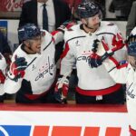 Správy z NHL: Alex Ovečkin z Capitals sa hetrikom posunul na bodovanú listinu NHL