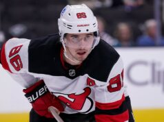 Správy z NHL: Jack Hughes si údajne porezal ruku na tímovej večeri, môže prísť o čas Správy z NHL: Jack Hughes si údajne porezal ruku na tímovej večeri, môže prísť o čas