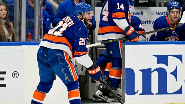Správy z NHL: Kyle Palmieri z Islanders predviedol pozoruhodnú hru po roztrhaní ACL
