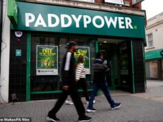 Stávkujúci Paddy Power získal z 19-LEG akumulátora výplatu viac ako 440 000 libier – ako bookmaker odhaľuje „epické“ víťazstvo po tom, čo po celej Európe padali góly Paddy Power vyplatil viac ako 440 000 libier po tom, čo sa doň dostal 19-nohý akumulátor ventilátora