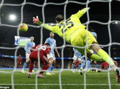 Sťažnosť Liverpoolu adresovaná šéfom rozhodcov v súvislosti s nepovoleným „kačacím“ gólom Virgila van Dijka je smiešna a sebazničujúca – ale takto sa teraz správajú naše veľké kluby, píše IAN LADYMAN VAR hlavičku Virgila van Dijka proti Man City nepovolil po tom, čo bol Andy Robertson odsúdený za zasahovanie do hry z ofsajdovej pozície.