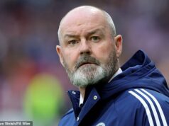 Steve Clarke môže spečatiť svoj odkaz dosiahnutím majstrovstiev sveta so Škótskom, hovorí asistent trénera Steven Naismith Steve Clarke si môže zapísať svoje miesto v historických knihách tým, že dovedie Škótsko na majstrovstvá sveta