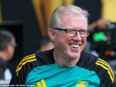 Steve McClaren a Reggae Boyz! 18 rokov po srdcovke na Euro, bývalý šéf Anglicka poskladal svoj tím s britskými hviezdami… a priviedol Jamajku na pokraj majstrovstiev sveta McClaren prevzal prácu na Jamajke v roku 2024 - odstúpil z funkcie asistenta v Manchestri United
