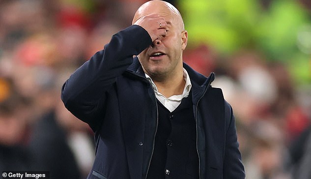 Steve McManaman poukazuje na to, kedy by sa mali „klásť Liverpool zdolal PSV 4:1, aby zvýšil tlak na podpaľovaného šéfa Arneho Slotu