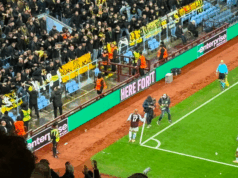 Strelec gólu Aston Villy Donyell Malen udrel do hlavy raketou v škaredých scénach pred prerušením zápasu Strelec gólu Aston Villy Donyell Malen udrel do hlavy raketou v škaredých scénach pred prerušením zápasu