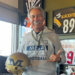 Mužovi obvinenému zo zabitia legendárneho trénera Johna Beama (na snímke) hrozí 50 rokov väzenia