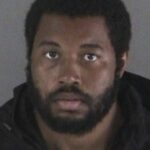 Cedric Irving Jr., 27, je muž obvinený zo zabitia milovaného futbalového trénera Johna Beama v Oaklande.