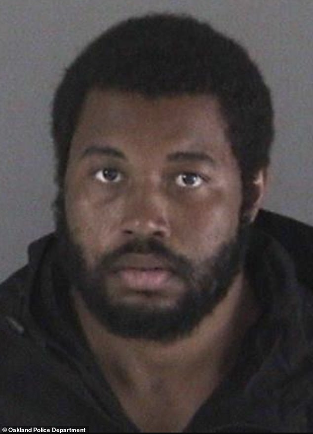 Strelec obvinený zo zabitia hviezdneho futbalového trénera Netflix Johna Beama Cedric Irving Jr., 27, je muž obvinený zo zabitia milovaného futbalového trénera Johna Beama v Oaklande.