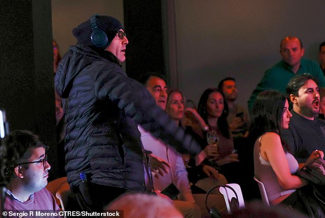 Strýko Luisa Rubialesa prerušil mlčanie a zasypal svojho zneucteného bývalého Luis Ruben Rubiales tvrdil, že mám pocit, akoby som sa práve vrátil z dovolenky v Benidorme po tom, čo vo štvrtok počas slávnostného uvedenia knihy na trh hádzal vajíčka do jeho zneucteného synovca.