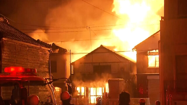 Štvrťou v Japonsku sa šíri obrovský požiar | Newsfeed Štvrťou v Japonsku sa šíri obrovský požiar | Newsfeed