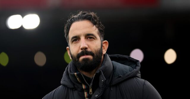 Elliot Anderson z Nottingham Forest sa sťažuje