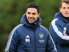 Štyria hráči Arsenalu vynechali tréning pred súbojom s Bayernom Mníchov, keďže sa vracia zranená hviezda Mikel Arteta