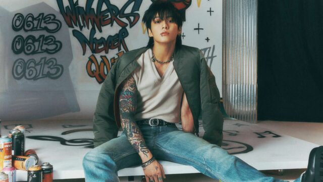 "Sú to firemné autá alebo čo?" - Špekulácie fanúšikov o virálnom vyzdvihnutí na letisku BTS Jungkooka na letisku Bentley 
