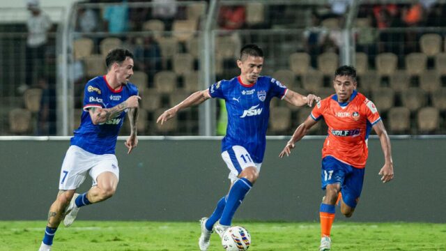 Sunil Chhetri pomáha Ryanovi Williamsovi urobiť krok vpred, sám ustúpi Sunil Chhetri pomáha Ryanovi Williamsovi urobiť krok vpred, sám ustúpi pri prestavbe indického futbalu