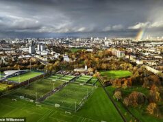 Súper so sekerou, masový odchod hráčov a 52-ročný brankár… život nie je nikdy nudný, keď hrá amatérska strana Glasgow Harp Dúha hrozí, že sa objaví nad Glasgow Green, keď Glasgow Harp čelí Stenhousemuirovým hráčom do 21 rokov