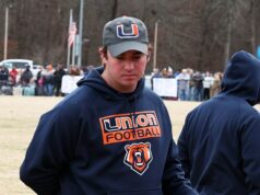 Syn futbalového trénera Travisa Turnera je videný prvýkrát, odkedy jeho otec zmizol medzi obvineniami z detskej porna Emotívny syn bývalého hlavného futbalového trénera, ktorý záhadne zmizol po obvinení z prečinov detskej pornografie, bol prvýkrát videný v sobotu.