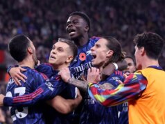 Tajná žiadosť o prestup zamietnutá Arsenalom má hodnotu troch bodov Premier League SUNDERLAND, ANGLICKO - 8. NOVEMBRA: Leandro Trossard z Arsenalu oslavuje so spoluhráčmi zo strelenia druhého gólu svojho tímu počas zápasu Premier League medzi Sunderlandom a Arsenalom na Stadium of Light 8. novembra 2025 v anglickom Sunderlande. (Foto: Alex Livesey/Getty Images)