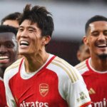 Takehiro Tomiyasu oslavuje gól