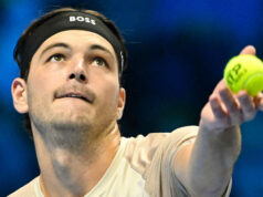 Taktická majstrovská trieda Taylora Fritza, keď rozoberá svoju stratégiu podávania a rýchlosť analýzy súdu Taktická majstrovská trieda Taylora Fritza, keď rozoberá svoju stratégiu podávania a rýchlosť analýzy súdu