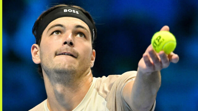 Taktická majstrovská trieda Taylora Fritza, keď rozoberá svoju stratégiu podávania a rýchlosť analýzy súdu
