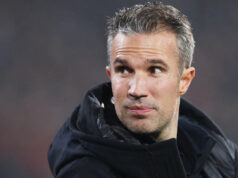 Táto holandská legenda dáva svojmu vlastnému synovi debut v Európskej lige Download app from appStore