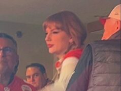 Taylor Swift povzbudzuje Travisa Kelceho v obrovskej hre Chiefs, keď si dáva prestávku od plánovania svadby, aby sa vkradla do Arrowhead Taylor Swift bola videná, ako povzbudzovala Travisa Kelceho na nedeľňajšom zápase Kansas City Chiefs