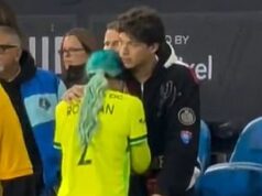 Tenisová hviezda Ben Shelton potešuje plačúcu priateľku Trinity Rodman po prehre na futbalovom šampionáte Emotívnu Trinity Rodman utešoval v sobotu večer priateľ Ben Shelton