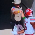 Nyck Harbor z Južnej Karolíny bol nahnevaný policajtom po strelení touchdownu