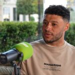 Alex Oxlade-Chamberlain povedal, že Thierry Henry by „zatĺkal“ mladých hráčov za chýbajúce