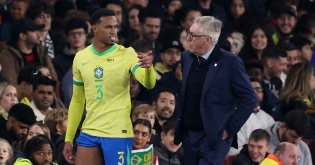 Stredný obranca Arsenalu Gabriel bol nútený odísť v priateľskom zápase, keď hral za Brazíliu proti Senegalu