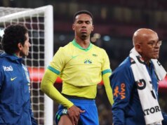 Thierry Henry povie Mikelovi Artetovi, čo potrebuje počuť po nočnej more zranení Gabriela INGLEWOOD, KALIFORNIA - 20. marca: Vyhlasovateľ CBS Sports Soccer Thierry Henry sa pozerá počas semifinálového zápasu CONCACAF Ligy národov medzi Spojenými štátmi a Panamou na štadióne SoFi 20. marca 2025 v Inglewoode v Kalifornii. (Foto: Robin Alam/ISI Photos/Getty Images)