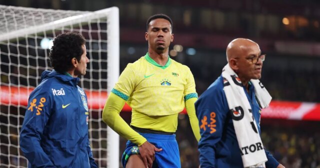 Thierry Henry povie Mikelovi Artetovi, čo potrebuje počuť po nočnej INGLEWOOD, KALIFORNIA - 20. marca: Vyhlasovateľ CBS Sports Soccer Thierry Henry sa pozerá počas semifinálového zápasu CONCACAF Ligy národov medzi Spojenými štátmi a Panamou na štadióne SoFi 20. marca 2025 v Inglewoode v Kalifornii. (Foto: Robin Alam/ISI Photos/Getty Images)