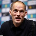 Tréner Anglicka Thomas Tuchel mal v piatok typicky zábavnú a pútavú náladu
