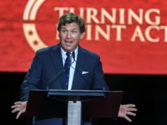 Tim Pool hovorí, že ho nepozvali z TPUSA AmericaFest 2025, ale očakáva sa, že Tucker Carlson bude hovoriť, pretože je „ťažké ho zrušiť“ Spomienková slávnosť za zabitého konzervatívneho aktivistu Charlieho Kirka na štadióne štátnej farmy – Zdroj: Getty