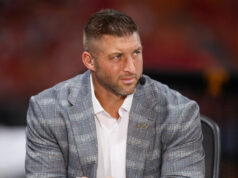 Tim Tebow dostal úprimnú skúsenosť s novým rodičom 4 mesiace po narodení dcéry Daphne logo pochodového šialenstva