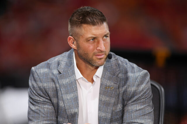 Tim Tebow dostal úprimnú skúsenosť s novým rodičom 4 mesiace logo pochodového šialenstva