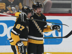 Tímový kolega Sidneyho Crosbyho za 92 000 000 $ Penguins hovorí o víťazstve na návrat Maple Leafs: „Stále prichádzali“ Tímový kolega Sidneyho Crosbyho za 92 000 000 $ Penguins hovorí o víťazstve na návrat Maple Leafs: "Stále prichádzali"