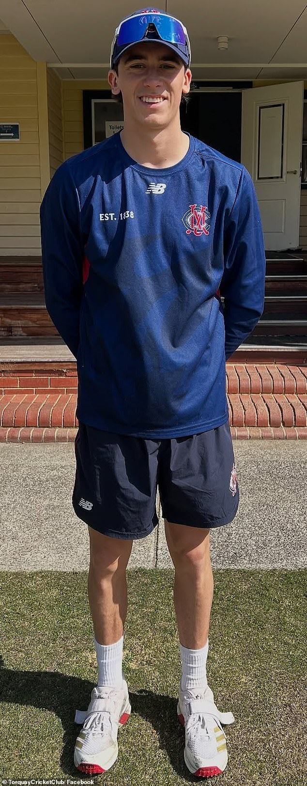 Tínedžerská kriketová hviezda odhaľuje svoj boj so smrťou na ihrisku Kriketová hviezda Jack Sullivan prezradil, ako podviedol smrť v nedávnom zápase T20 na MCG (na obrázku pred debutom v kriketovom klube v Melbourne)