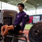 Obranca Manchestru United Lisandro Martinez zintenzívňuje rekonvalescenciu po zranení