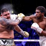 DIRIYAH, SAUDSKÁ ARÁBIA – 7. DECEMBER: Anthony Joshua udrel Andyho Ruiza Jr. počas zápasu o titul svetovej ťažkej váhy IBF, WBA, WBO a IBO medzi Andym Ruizom Jr. a Anthonym Joshuom počas zápasového boxerského vystúpenia „Clash on the Dunes“ v Diriy07, december 19. decembra v Diriy07 Saudi Season Arábia (Foto Richard Heathcote/Getty Images) Dvojnásobný majster sveta v ťažkej váhe Anthony Joshua bude bojovať s hviezdou YouTube Jakeom Paulom.