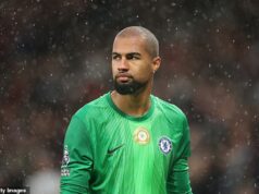 Todd Boehly riskuje, že nabudí fanúšikov Chelsea, pretože naznačuje, že veľké výdavky sú KONIEC v kľúčovej pozícii, pretože veľmi ohováraná hviezda sa „prekliaty dobre“ Tento 28-ročný hráč prišiel do Chelsea z Brightonu v roku 2023 po tom, čo stratil svoje miesto na štarte pod vedením bývalého šéfa Seagulls Roberta de Zerbiho a ťažko si získal podporu svojho klubu.