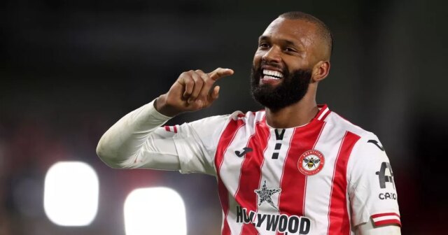 Igor Thiago z Brentfordu oslavuje 