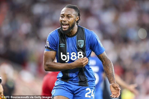 Traja giganti Premier League „uviedli červenú výstrahu, pretože bola odhalená Tri kluby Premier League dostali varovný signál po tom, čo sa objavila klauzula o uvoľnení Antoina Semenya