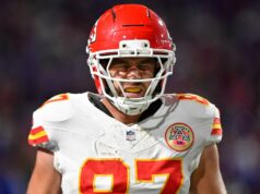 Travis Kelce dostal obrovský zásah od obrancu Billsa Travis Kelce dostal obrovský zásah od obrancu Billsa