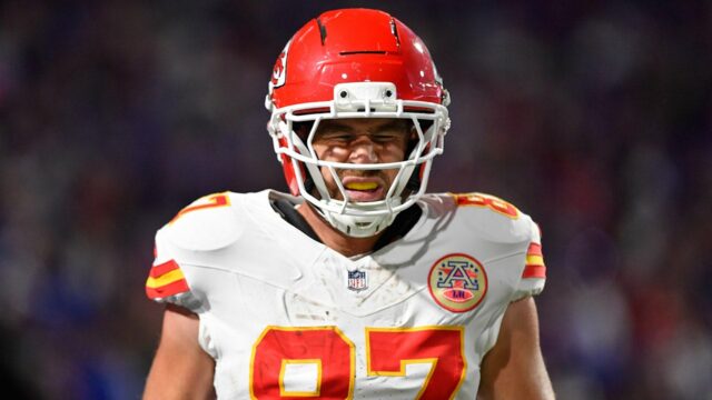 Travis Kelce dostal obrovský zásah od obrancu Billsa
